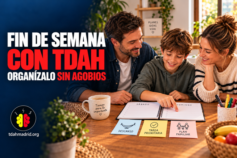 Familia organizando un fin de semana con TDAH sin agobios