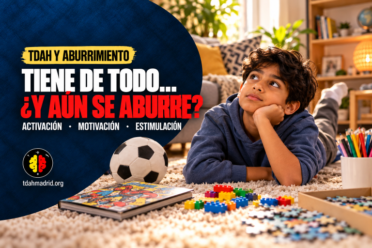 Niño con TDAH aburrido ante varias actividades y con dificultad para elegir cómo entretenerse.